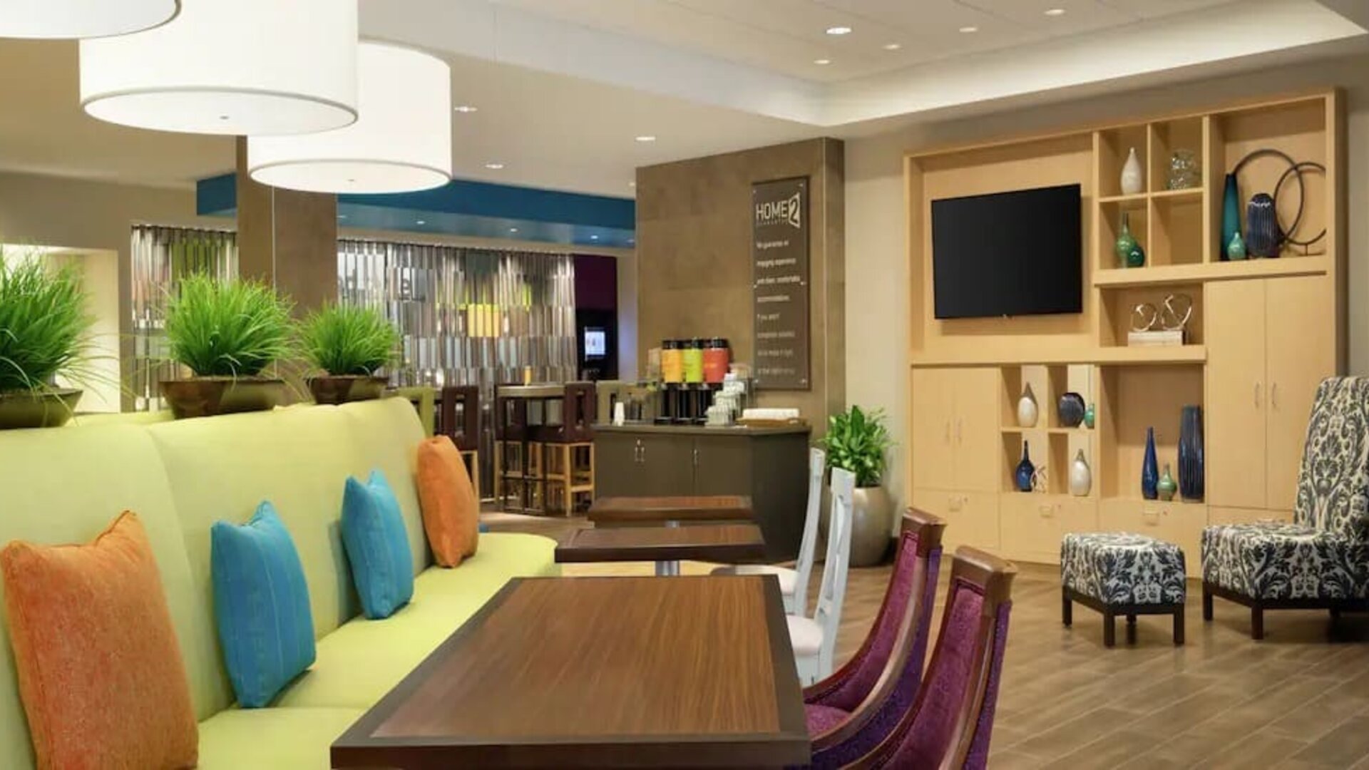 Lounge and coworking space at Home2 Suites By Hilton Dallas Medical District Lovefield.