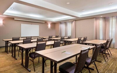 Meeting room at Courtyard By Marriott Sarasota Bradenton Airport.