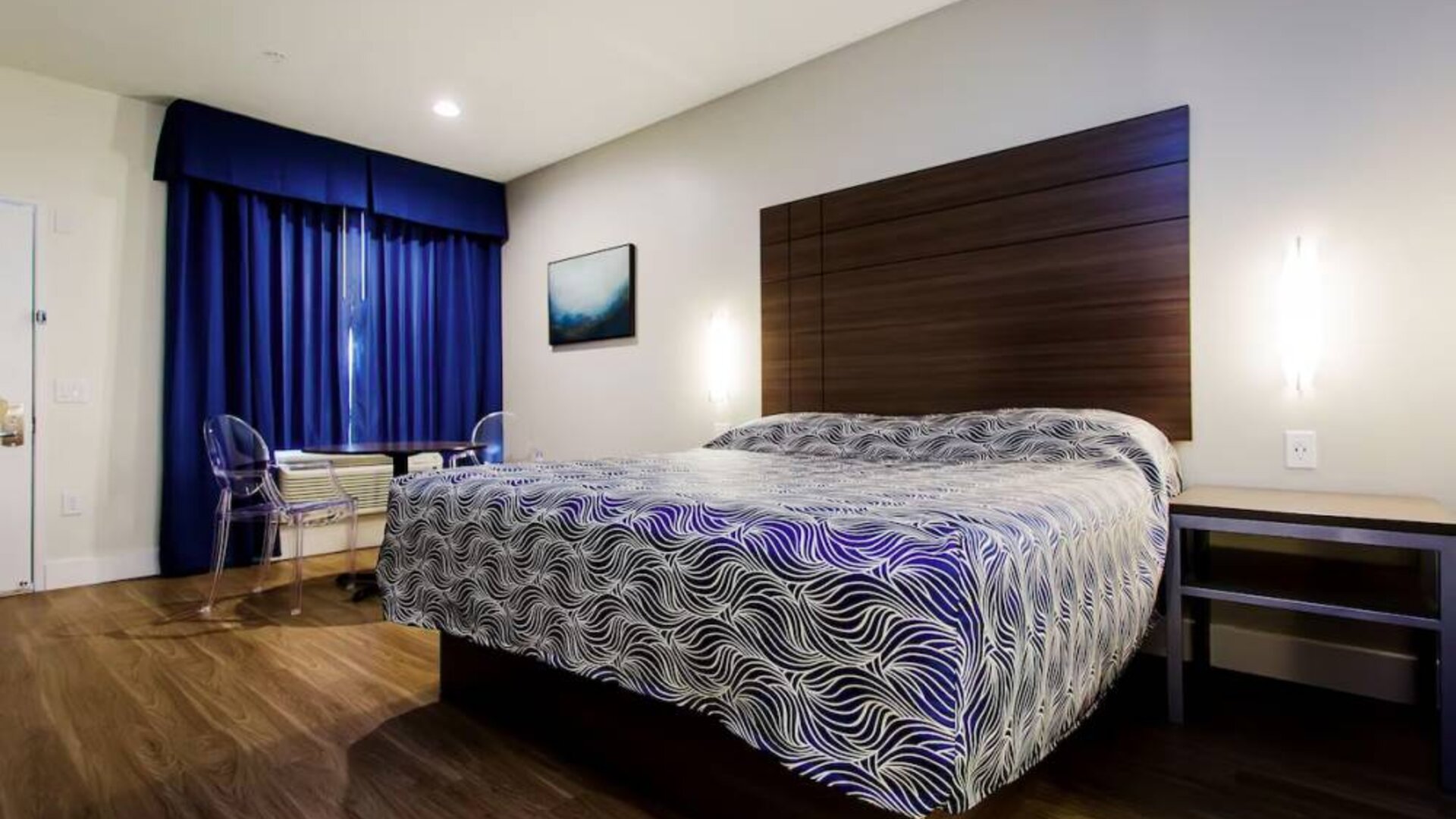 Day use room with dining table at Palace Inn Blue Gessner.