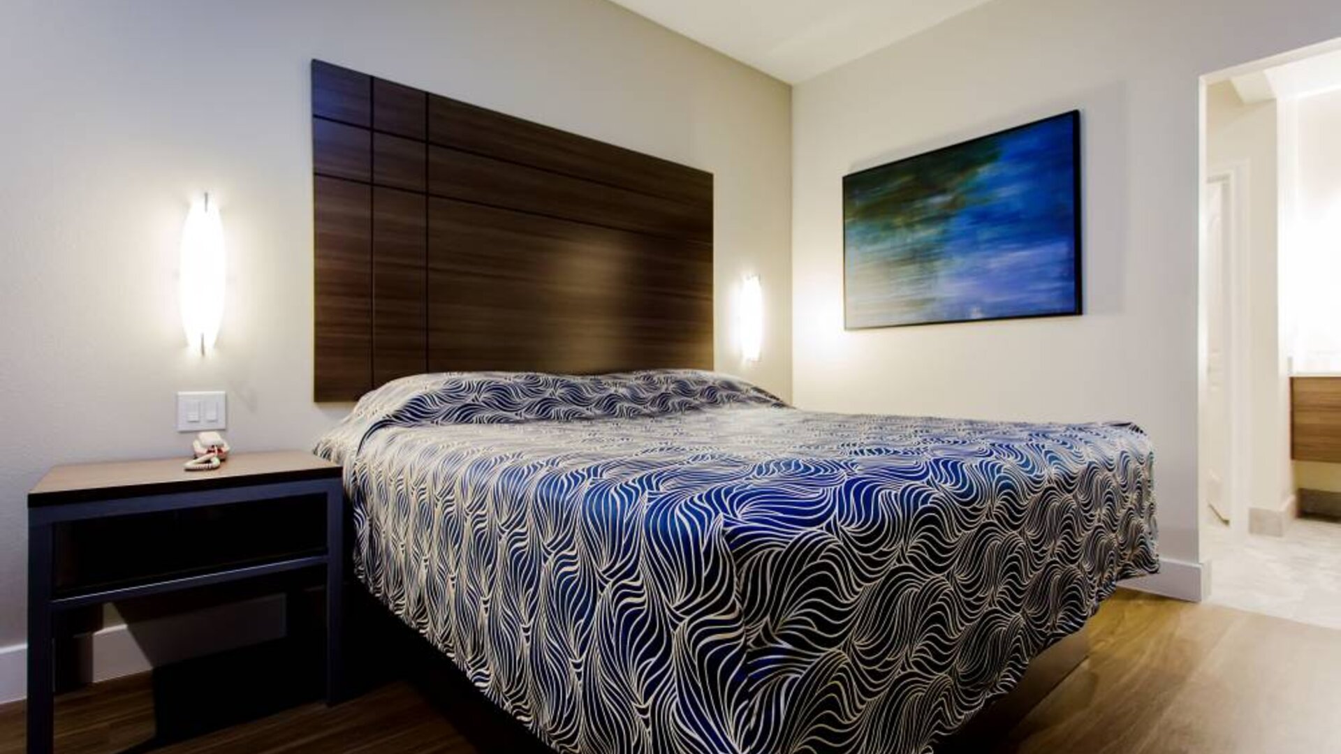 Day use room with private bathroom at Palace Inn Blue Gessner.