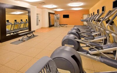 The hotel fitness center, which is equipped with assorted exercise machinery.
