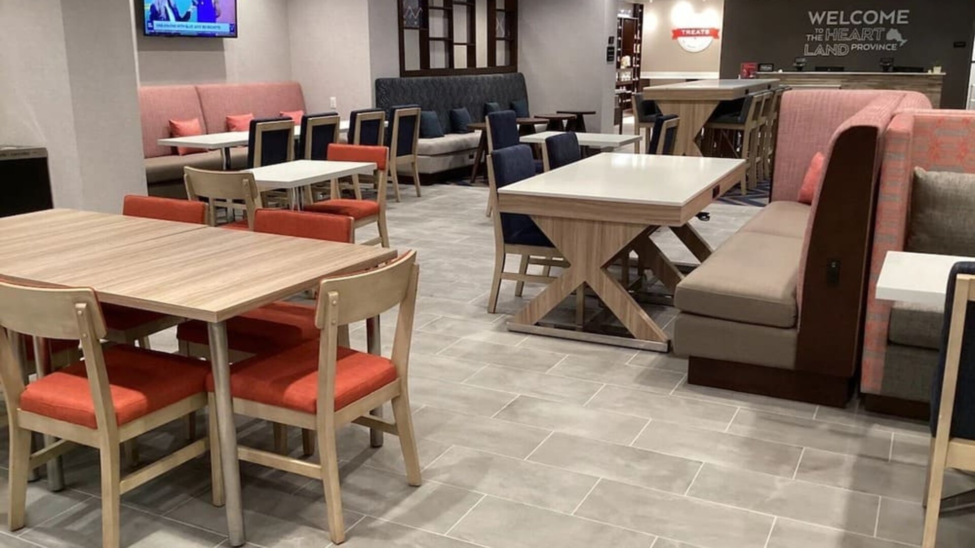 Dining and coworking space at Hampton Inn By Hilton Port Hope.