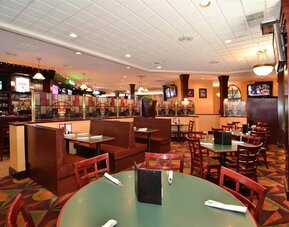 Dining area perfect for coworking at Best Western Plus BWI Airport Arundel Mills.
