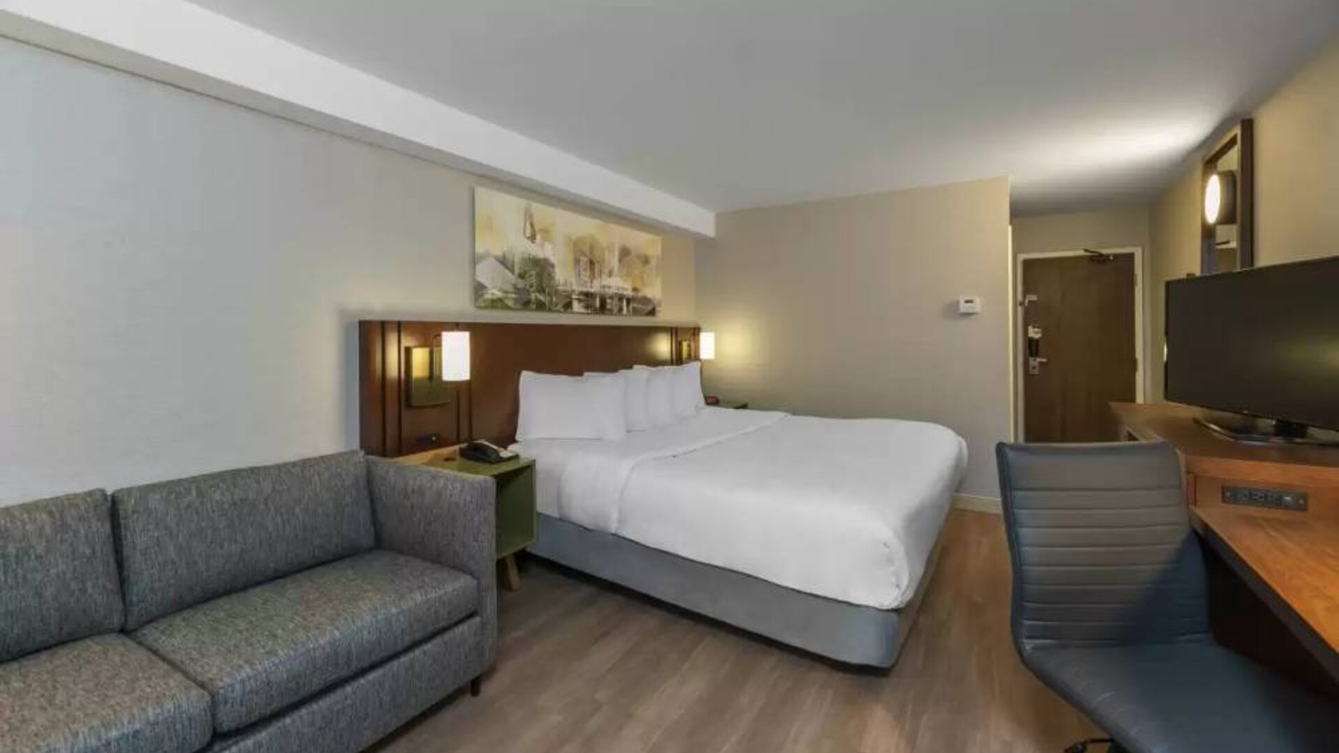 King suite at Comfort Inn Brossard.