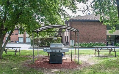 Picnic and BBQ area at Comfort Inn Simcoe.