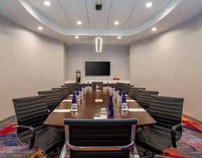 Professional meeting room at DoubleTree Atlanta Airport.