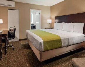 Day use room with work desk at Best Western Fort Lee.
