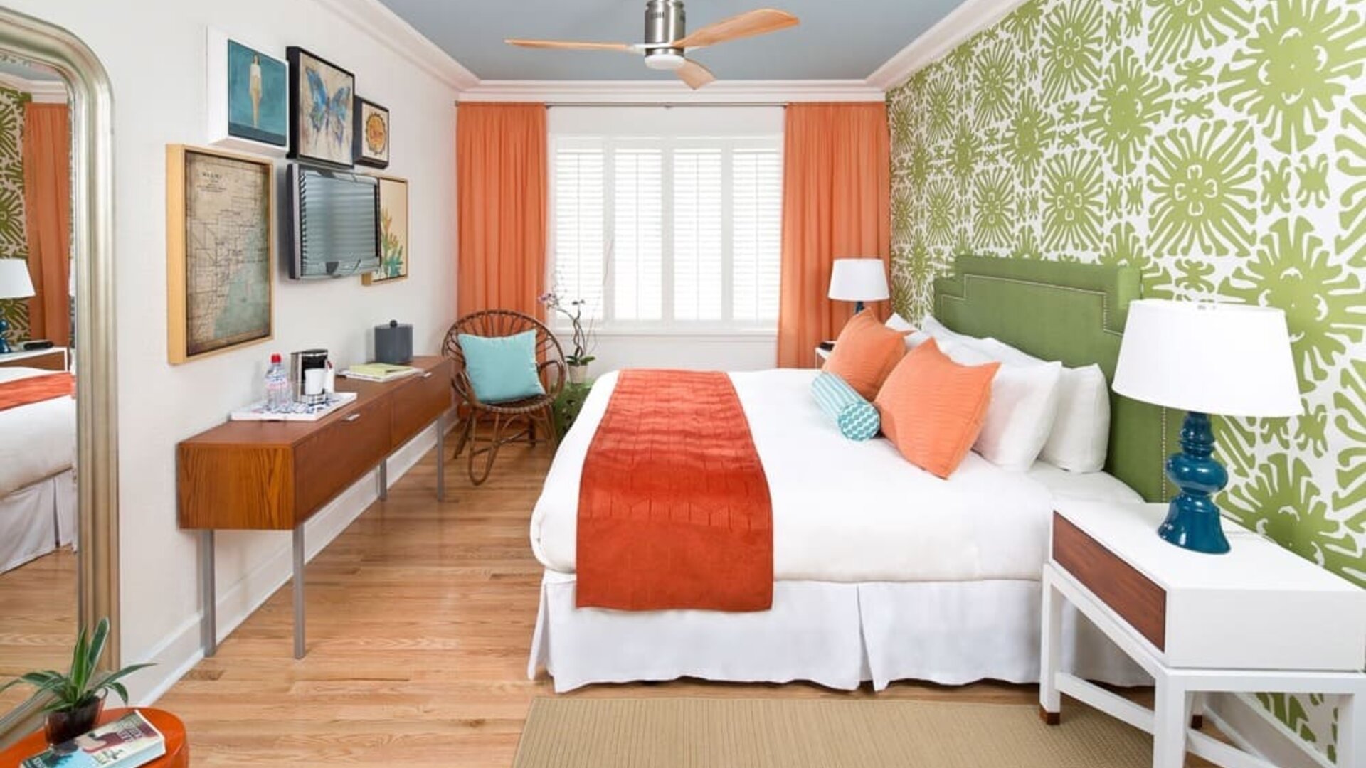 Spacious king room with private bathroom at Circa 39 Hotel.