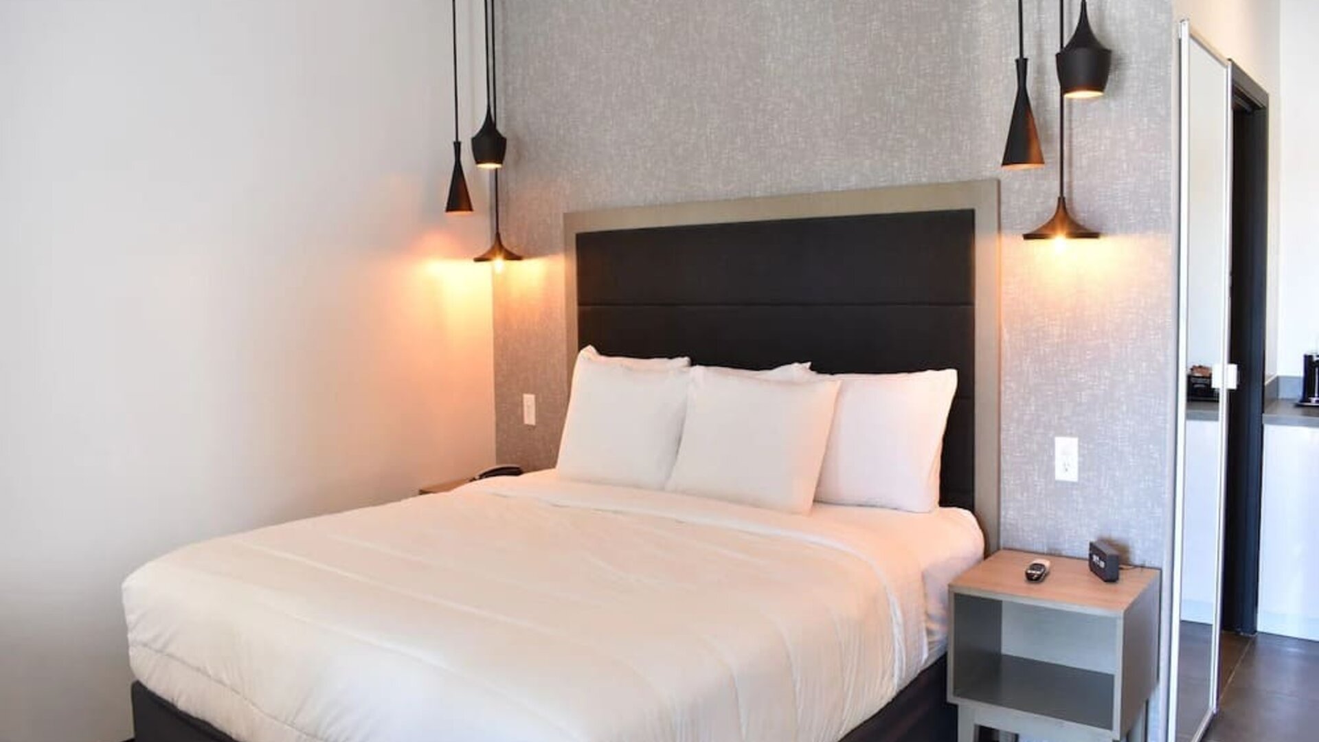 King bedroom with private bathroom at Hotel Bella.