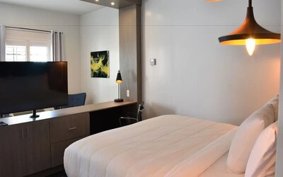 Delux king room with TV at Hotel Bella.