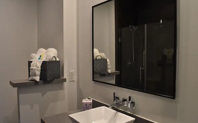 Private guest bathroom with shower at Hotel Bella.