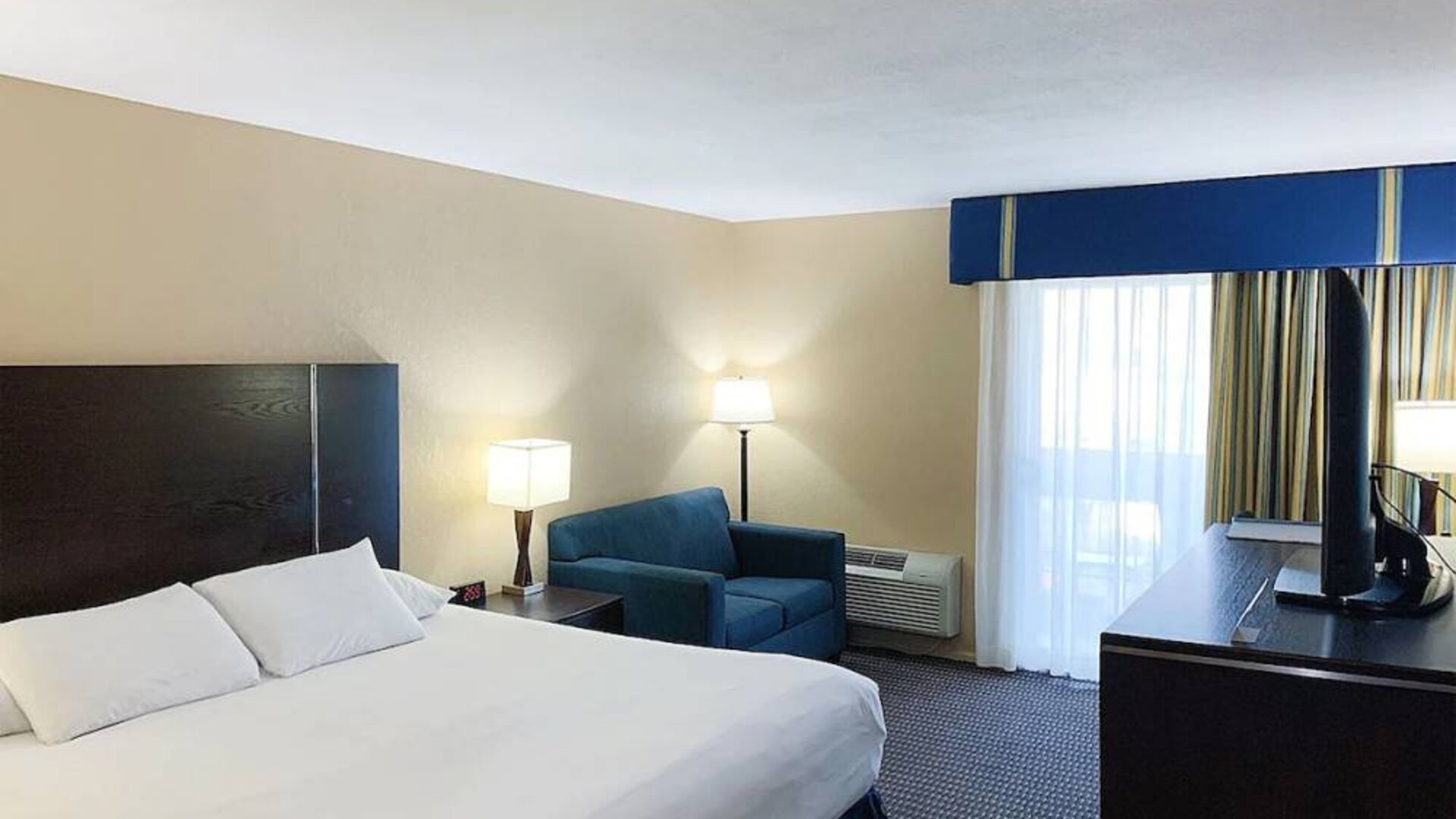 Day use room with natural light at The Pacific Inn.