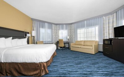 Spacious day use room at Hotel 1550 SFO.