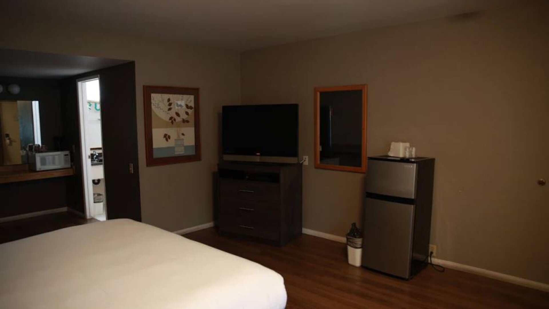 Day use room amenities at Cozy Inn.