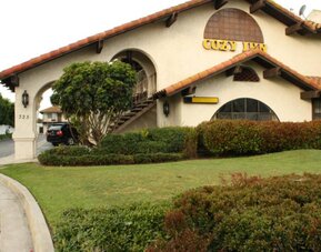 Hotel exterior at Cozy Inn.