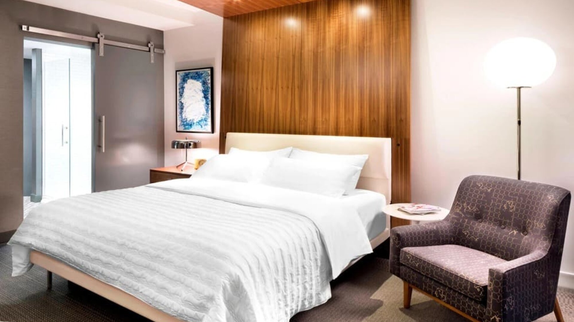 Delux king bed with private bathroom at Le Méridien Columbus, The Joseph.