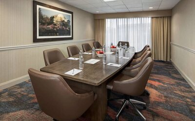 Meeting room at Hampton Inn & Suites Alexandria.