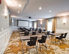 Professional meeting room at The Inn At Saratoga, Tapestry Collection By Hilton.
