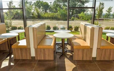 Dining area perfect for coworking at Wyndham Garden North Bergen Near Secaucus.