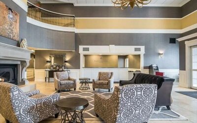 Lounge and coworking space at Park Manor Hotel.