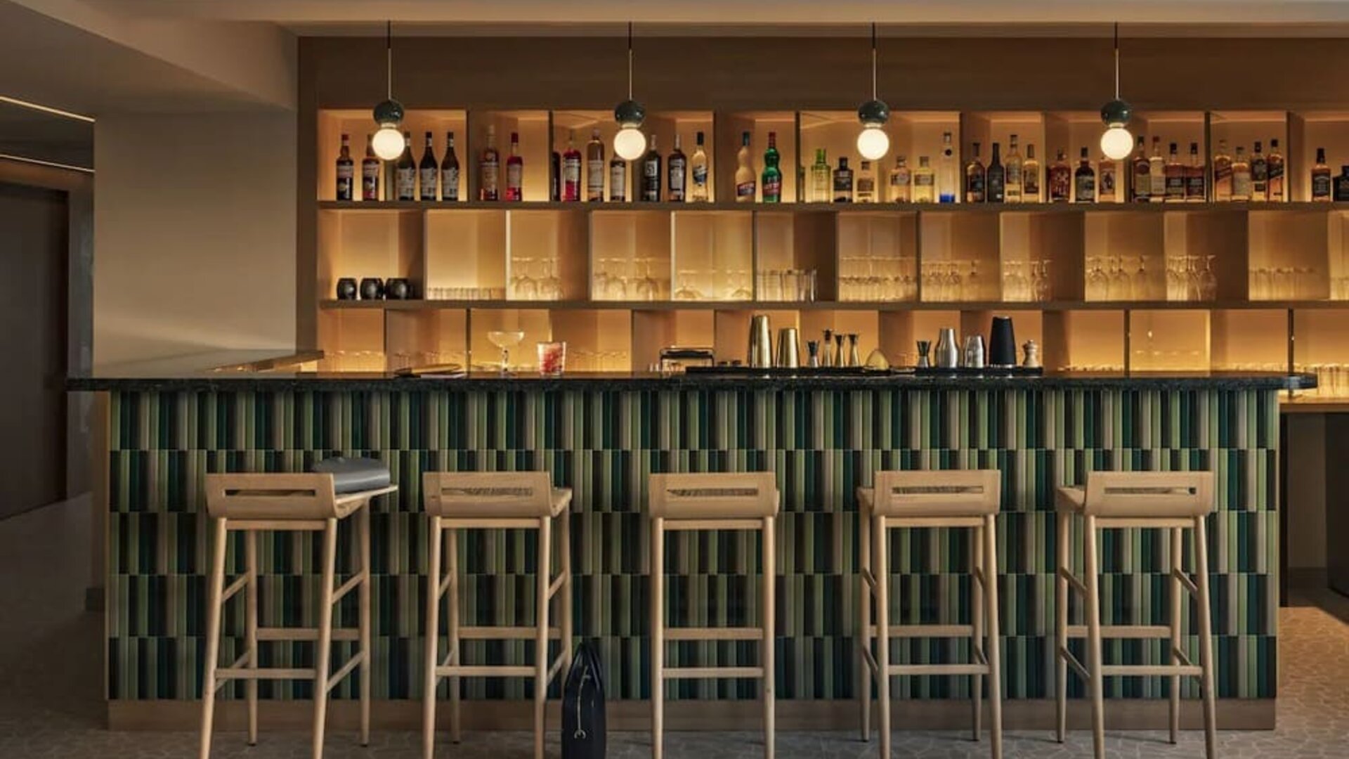 Dining and coworking space at OKKO Hotels Nice Aéroport.