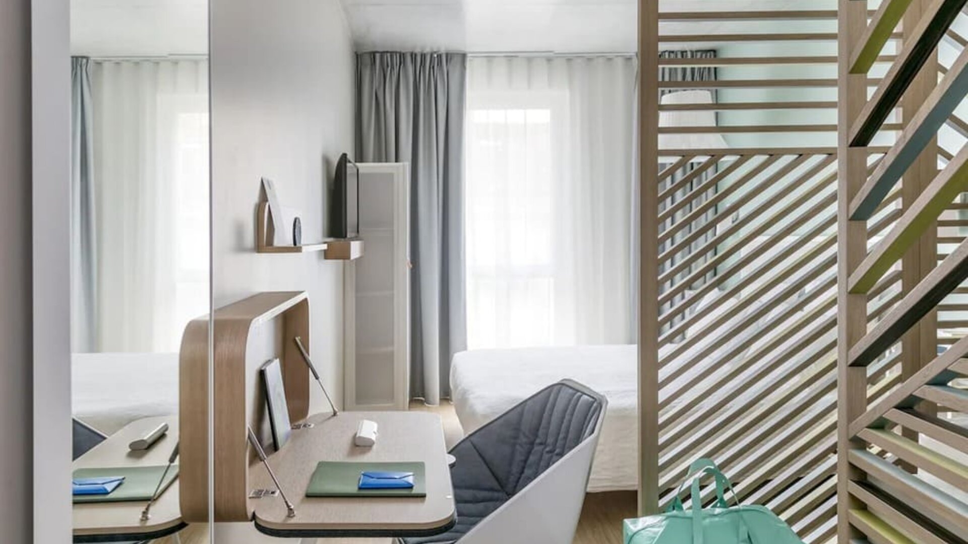 King bed with natural light at OKKO Hotels Nice Aéroport.