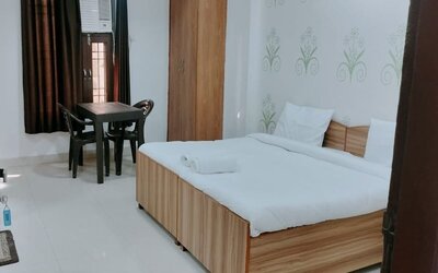 Comfortable king room with natural light at Hotel Urban Abode.
