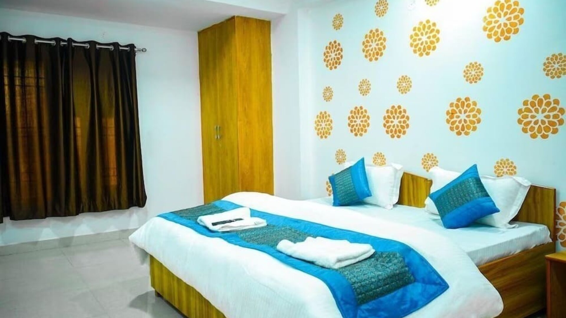 Cozy day room with towels available at Hotel Urban Abode.