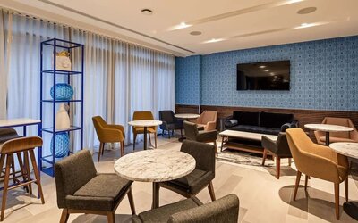 Dining and coworking space at Best Western Premier Empire State Hotel.