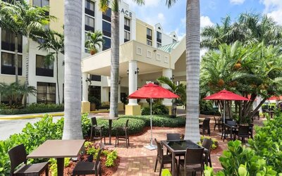 Outdoor seats available at Hyatt Place Fort Lauderdale Cruise Port.