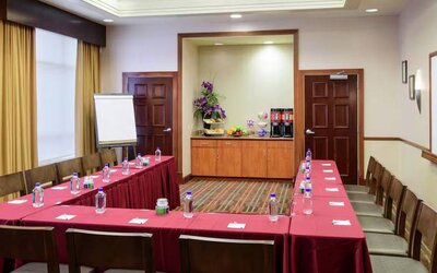 Professional meeting room at Hampton Inn Washington - Downtown - Convention Center.