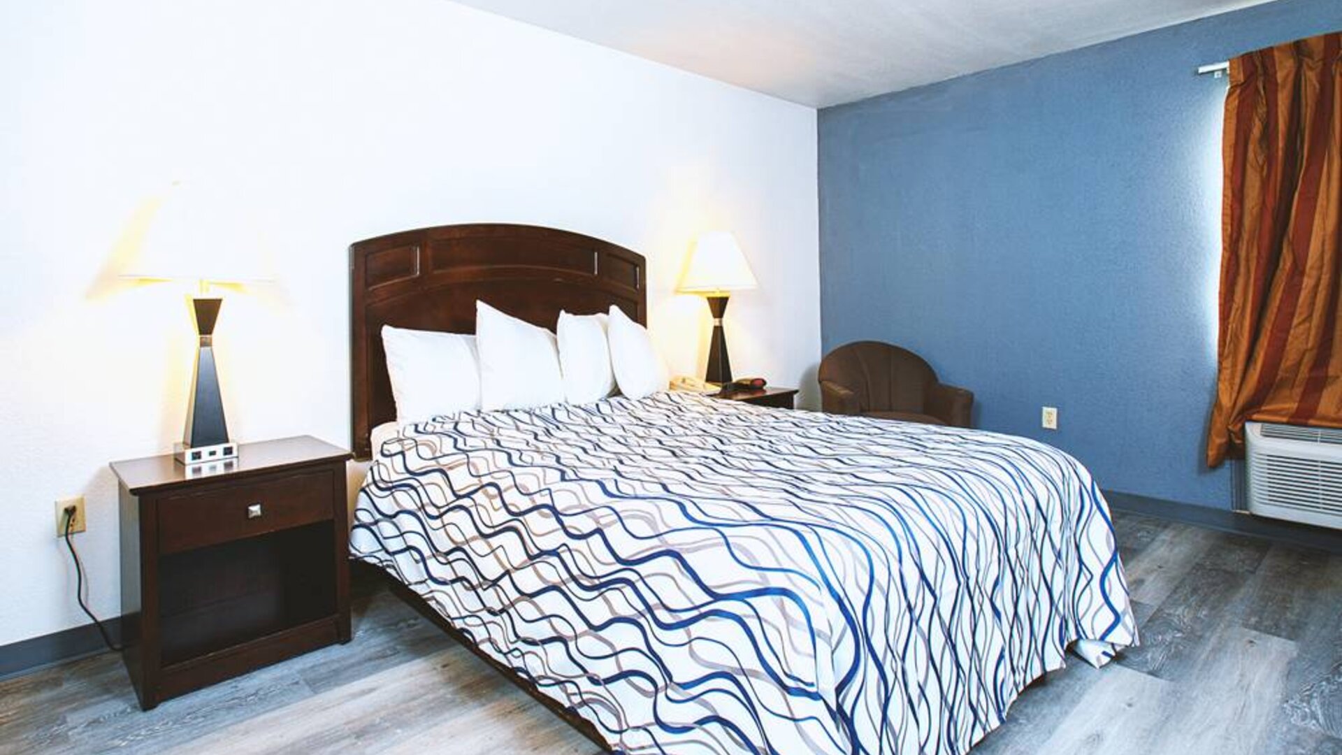 Coratel Inn & Suites By Jasper Park City - Wichita North