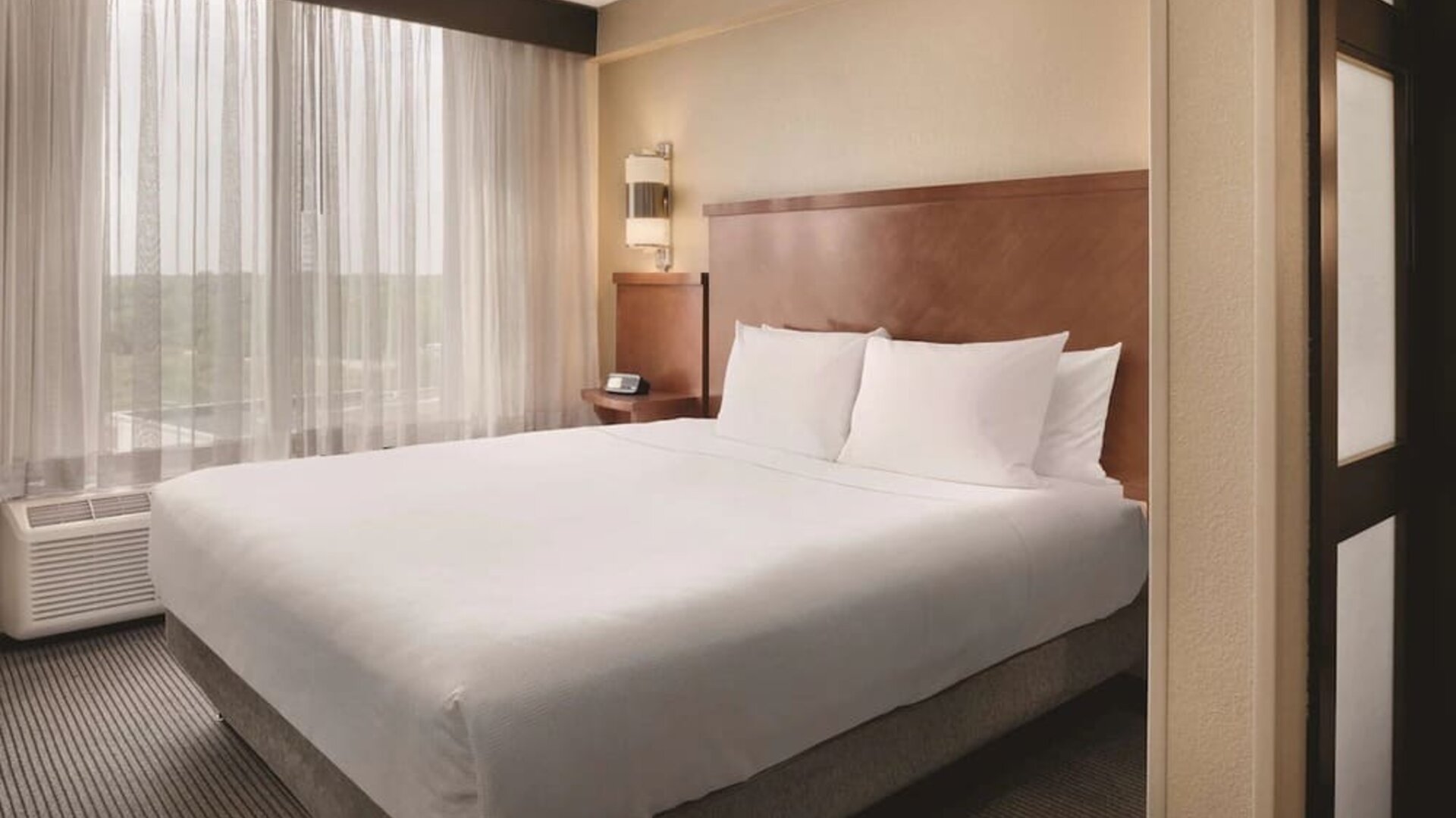 Day use room with natural light at Hyatt Place Chicago/Hoffman Estates.