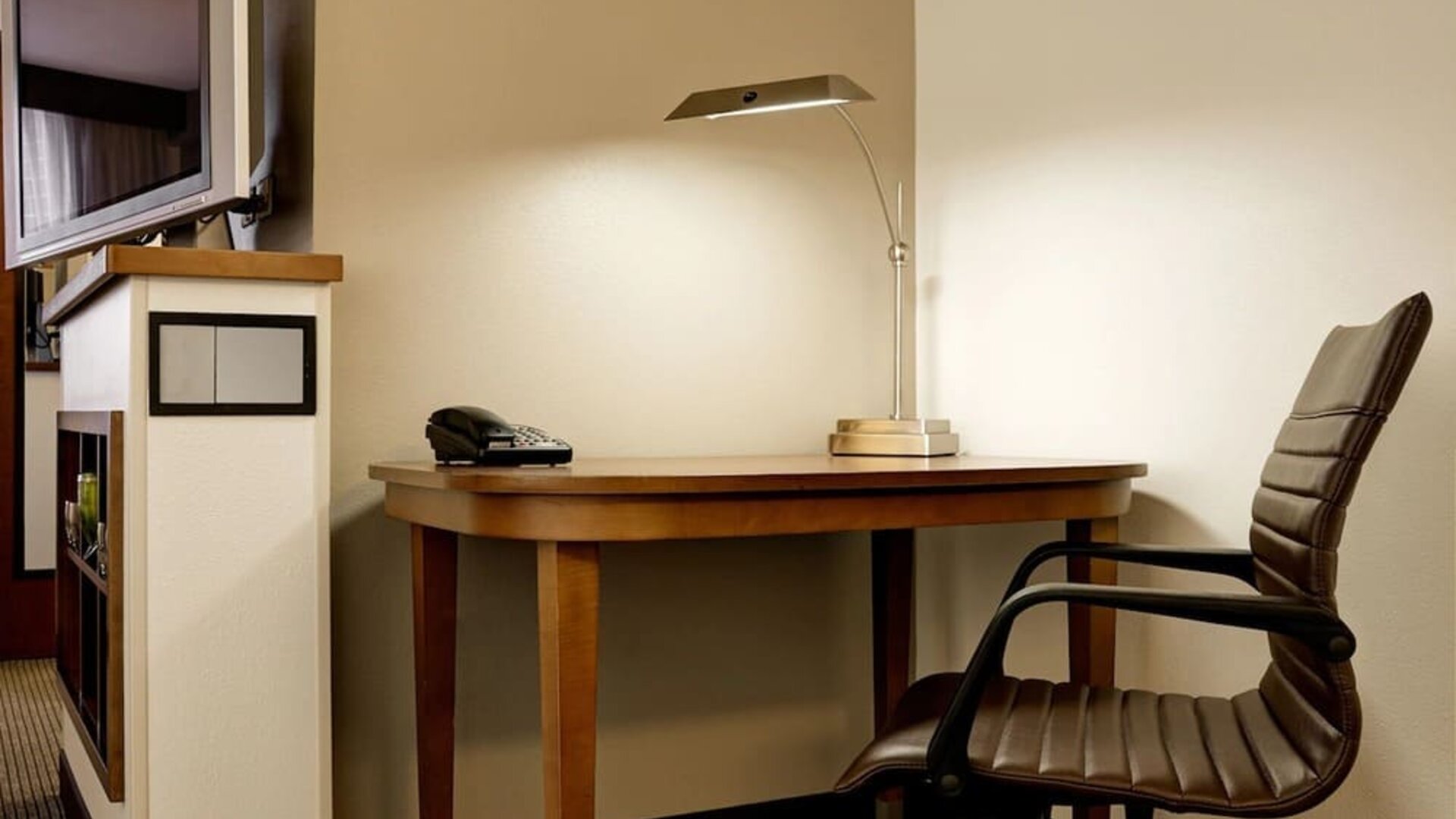 In-room work desk at Hyatt Place Chicago/Hoffman Estates.