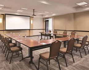 Meeting room at Hyatt Place Chicago/Hoffman Estates.