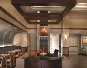 Dining area perfect for coworking at Hyatt Place Chicago/Hoffman Estates.