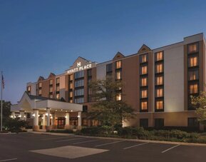 Parking area at Hyatt Place Chicago/Hoffman Estates.