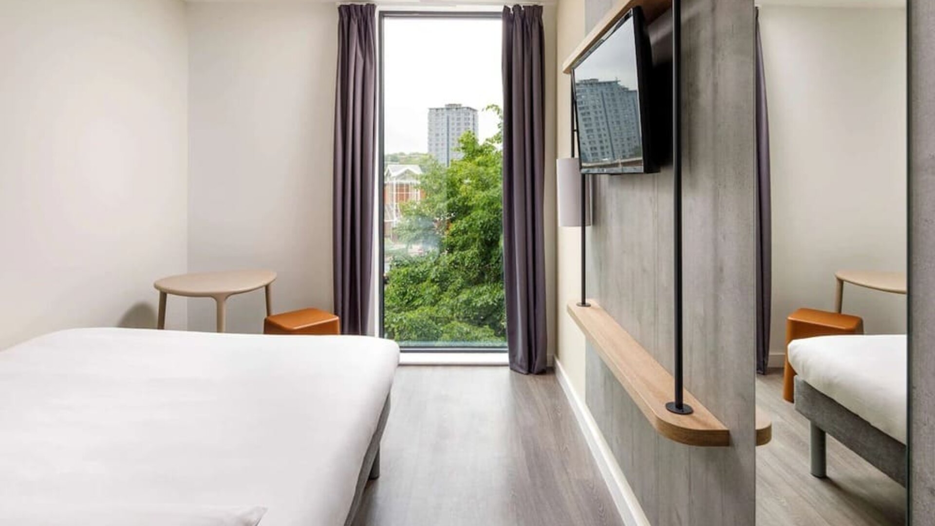 Day rooms with natural light at Ibis Budget Sheffield Centre St Marys Gate.