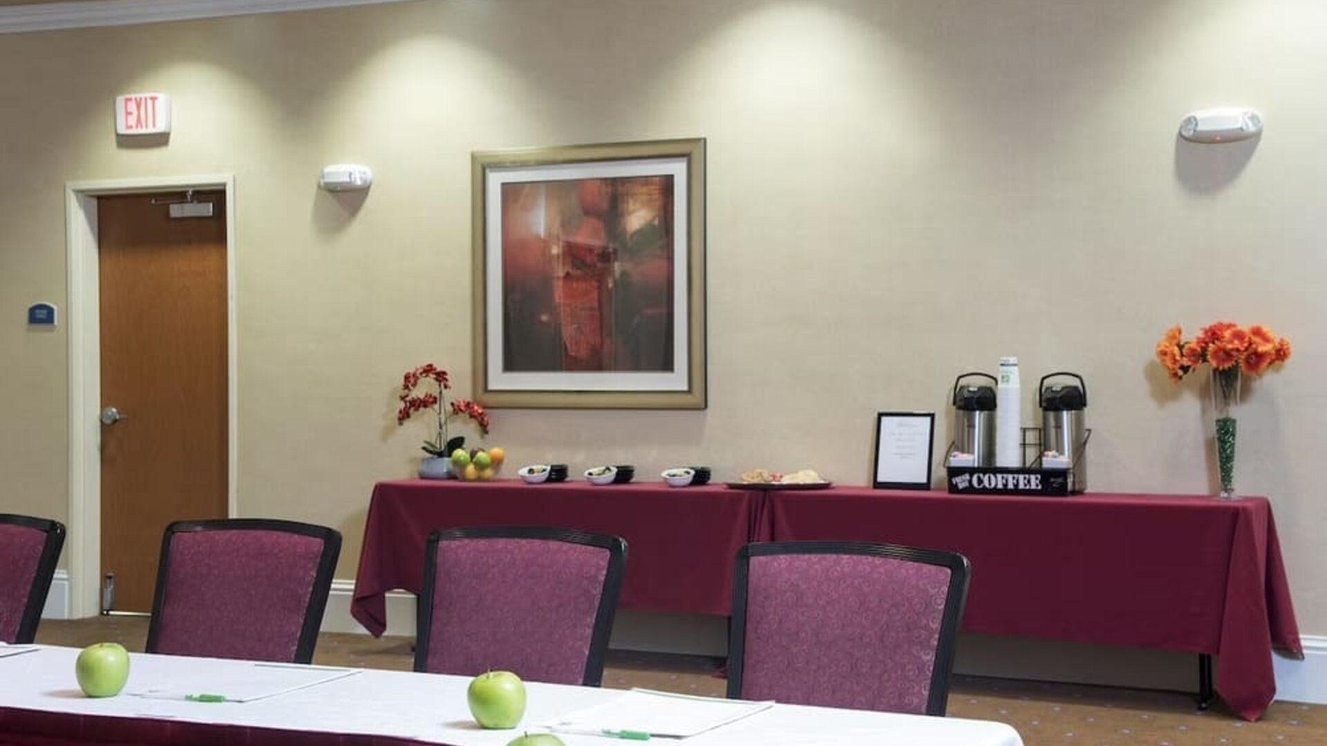 Professional meeting room at Holiday Inn Aurora North- Naperville.