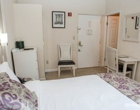 Day use room with work desk at Da Vinci Hotel.