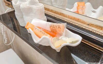 Free toiletries at Da Vinci Hotel.