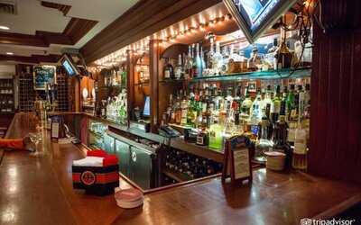 Hotel bar at Da Vinci Hotel.