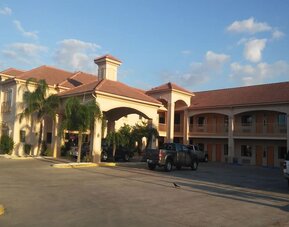 Parking area available at Casa Rosa Inn.