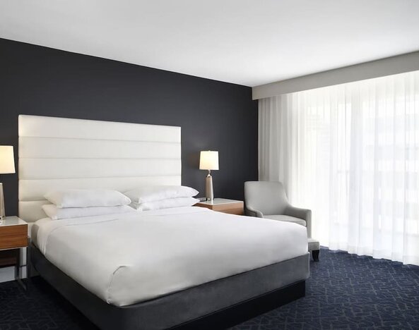 Day use room with natural light at Hotel Tampa Riverwalk.