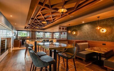 Dining area with comfortable seating at DoubleTree By Hilton Newcastle International Airport.