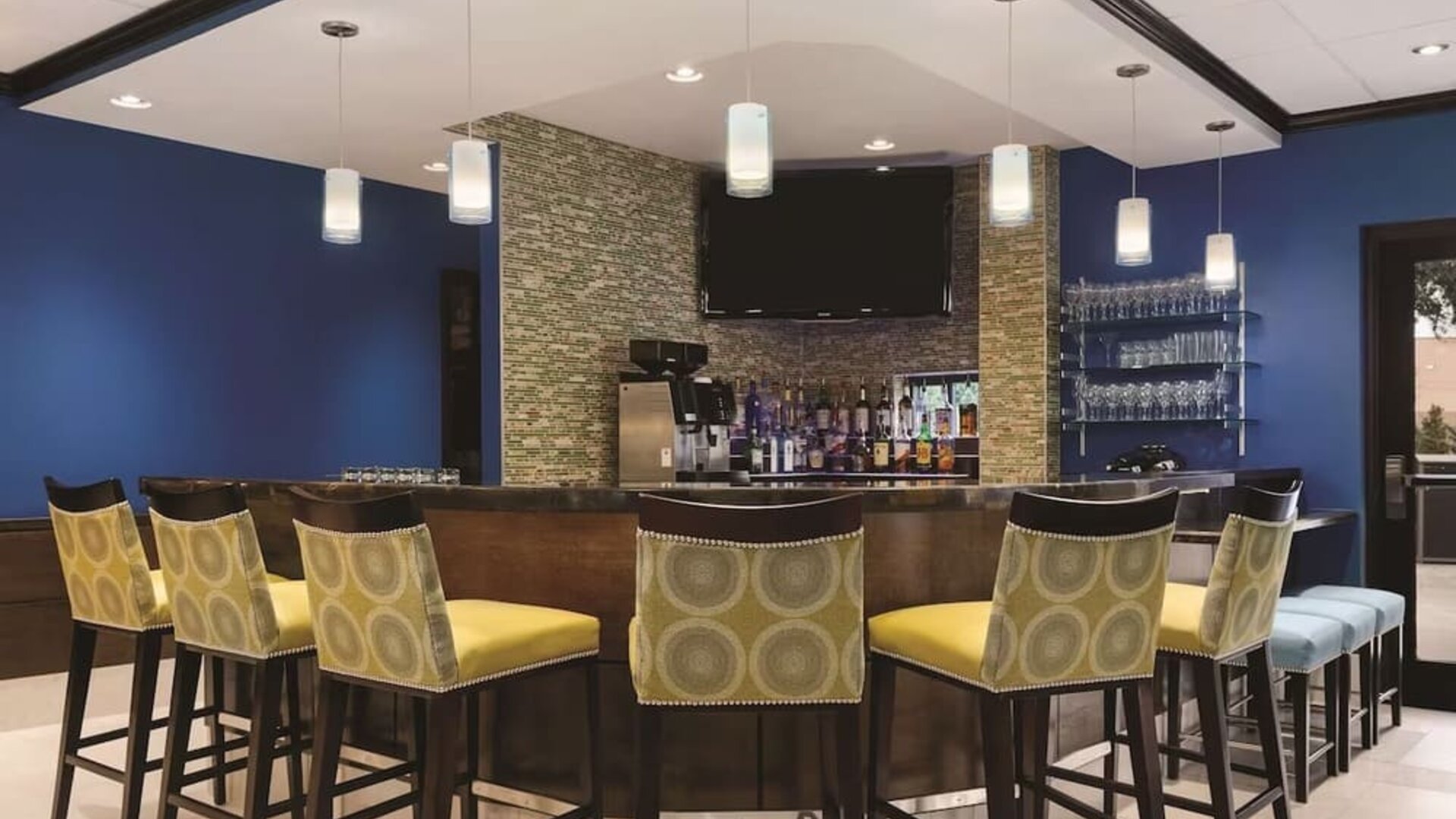 Hotel bar with lounge seating at Hilton Garden Inn Houston NW/Willowbrook.
