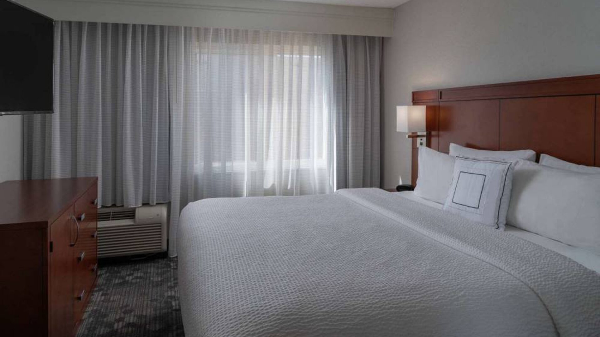 Double bed guest room in Sonesta Select Chattanooga Hamilton Place, including window and widescreen television.