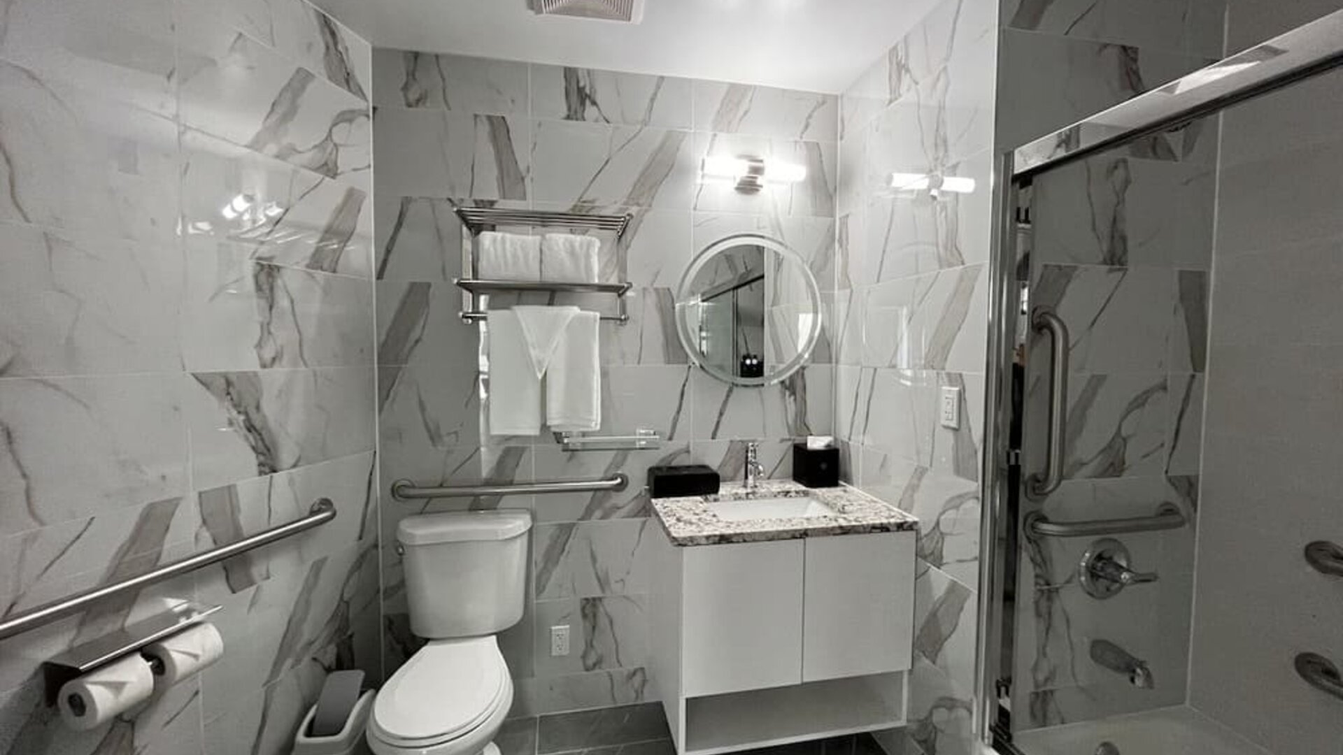 Guest bathroom with shower at Starlight hotel. 