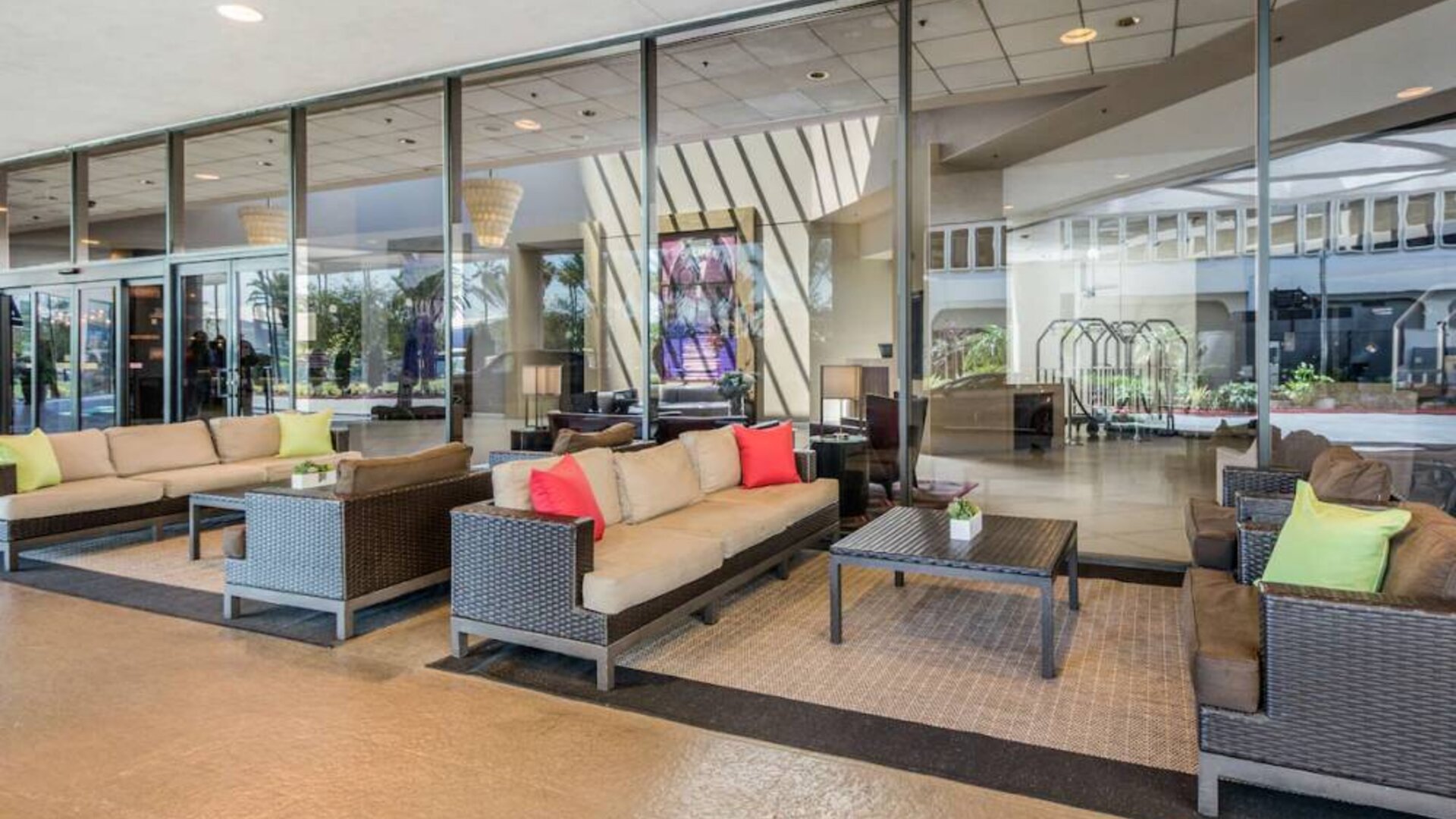 Sonesta Los Angeles Airport LAX’s lobby lounge features comfy sofa and armchair seating, and large coffee tables.
