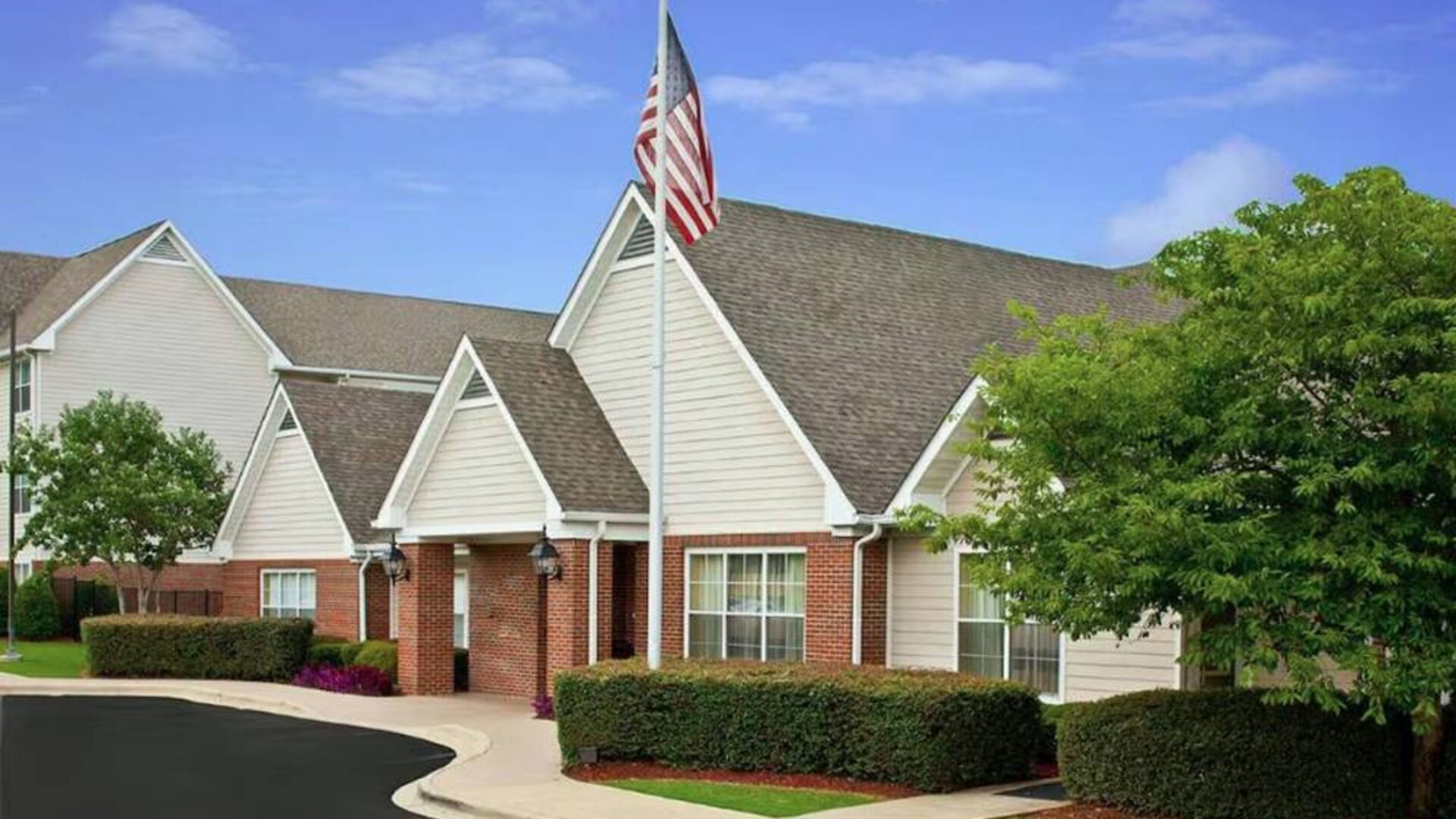 The hotel’s exterior has a fluttering USA flag, and pleasant, well-kept greenery.